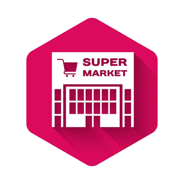 Witte supermarkt gebouw met winkelwagentje icoon geïsoleerd met lange schaduw. Winkel of winkel. Mall Building. Roze zeshoek knop. Vector illustratie — Stockvector