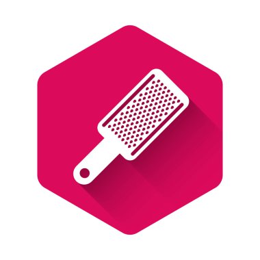 Beyaz Grater simgesi uzun gölgeli. Mutfak sembolü. Mutfak aletleri. Çatal bıçak seti. Pembe altıgen düğmesi. Vektör İllüstrasyonu