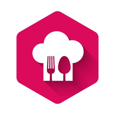 Uzun gölge ile izole çatal ve kaşık simgesi ile beyaz Şef şapka. Pişirme sembolü. Restoran Menüsü. Aşçı şapkası. Pembe altıgen düğmesi. Vektör Illustration