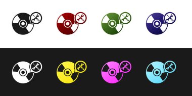 Siyah ve beyaz arka planda yalıtılmış tornavida ve anahtar simgesi ile CD veya DVD diski ayarlayın. Ayarlama, hizmet, ayarlama, bakım, onarım, sabitleme. Vektör Illustration