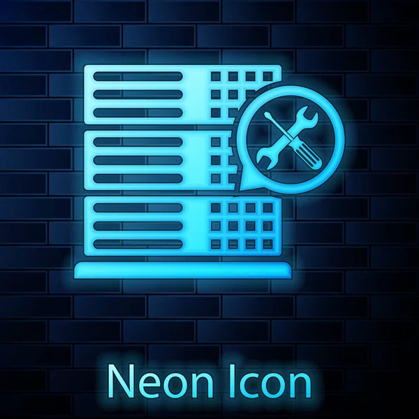 Leuchtende Neon-Datenbank-Server mit Schraubenzieher und Schraubenschlüssel-Symbol isoliert auf Backsteinwand Hintergrund. Anpassung, Service, Einstellung, Wartung, Reparatur, Reparatur. Vektorillustration — Stockvektor