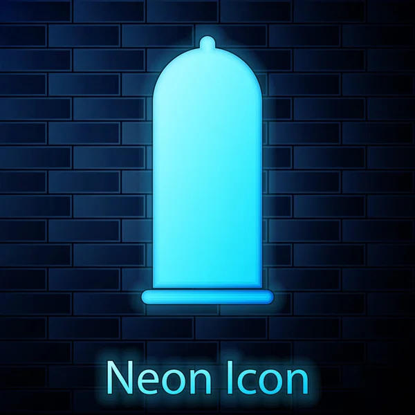 Glödande neon kondom säker sex ikon isolerad på tegelvägg bakgrund. Säker kärlekssymbol. Preventivmetod för män. Vektor Illustration — Stock vektor