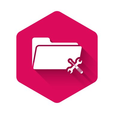 Uzun gölge ile izole tornavida ve anahtar simgesi ile beyaz klasör. Ayarlama, hizmet, ayarlama, bakım, onarım, sabitleme. Pembe altıgen düğmesi. Vektör Illustration