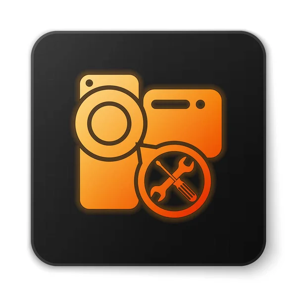 Oranje gloeiende video camera met schroevendraaier en moersleutel pictogram geïsoleerd op witte achtergrond. Aanpassing, service, instelling, onderhoud, reparatie, bevestiging. Zwarte vierkante knop. Vector illustratie — Stockvector