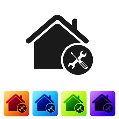 Siyah ev veya beyaz arka planda izole tornavida ve anahtar simgesi ile ev. Ayarlama, hizmet, ayarlama, bakım, onarım, sabitleme. Renk kare düğmelerinde simgeyi ayarlayın. Vektör Illustration