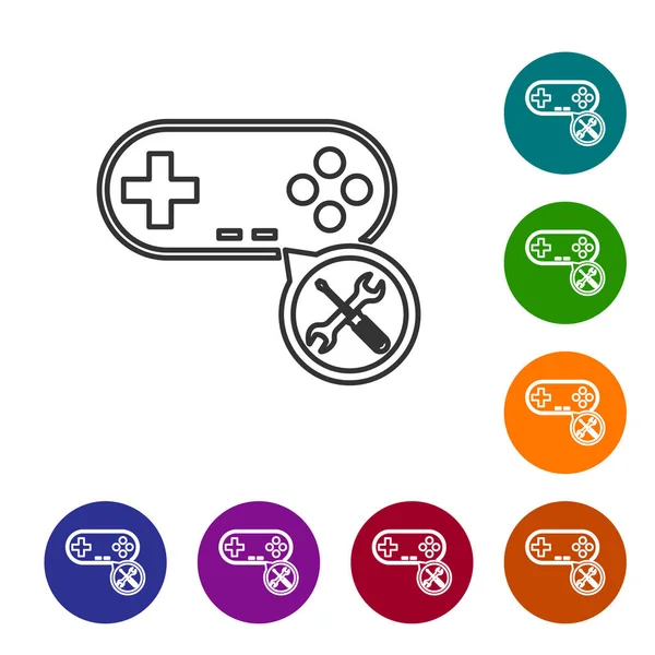 Gamepad ligne grise avec tournevis et icône clé isolée sur fond blanc. Réglage, entretien, réglage, entretien, réparation, fixation. Définir l'icône dans les boutons de cercle de couleur. Illustration vectorielle — Image vectorielle