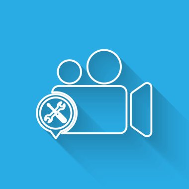 Uzun gölge ile izole tornavida ve anahtar simgesi ile beyaz çizgi video kamera. Ayarlama, hizmet, ayarlama, bakım, onarım, sabitleme. Vektör Illustration