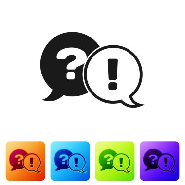 Beyaz arka planda izole soru ve ünlem simgesi ile siyah konuşma kabarcıklar. SSS işareti. Kopyalama dosyaları, sohbet konuşma balonu ve grafik. Renk kare düğmelerinde simgeyi ayarlayın. Vektör Illustration
