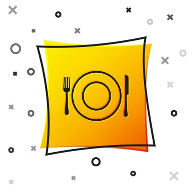 Siyah plaka, çatal ve bıçak simgesi beyaz arka planda izole. Çatal bıçak sembolü. Restoran tabelası. Sarı kare düğmesi. Vektör Illustration