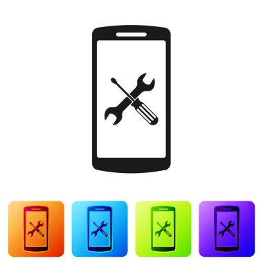 Beyaz arka planda yalıtılmış tornavida ve anahtar simgesi ile siyah smartphone. Ayarlama, hizmet, ayarlama, bakım, onarım, sabitleme. Renk kare düğmelerinde simgeyi ayarlayın. Vektör Illustration