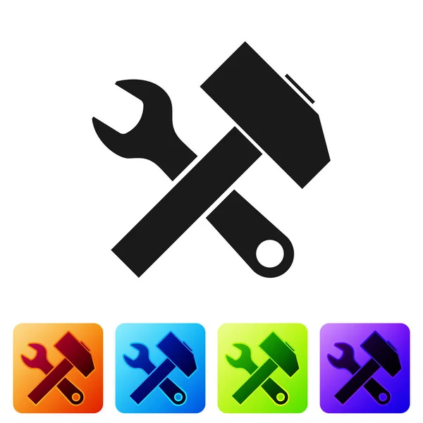 Schwarz gekreuzten Hammer und Schraubenschlüssel Symbol isoliert auf weißem Hintergrund. Hardware-Tools. setzen Sie das Symbol in quadratischen Schaltflächen. Vektorillustration — Stockvektor