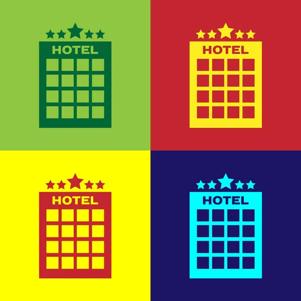 Ikona budovy barevného hotelu je izolovaná na barevném pozadí. Vektorová ilustrace — Stockový vektor