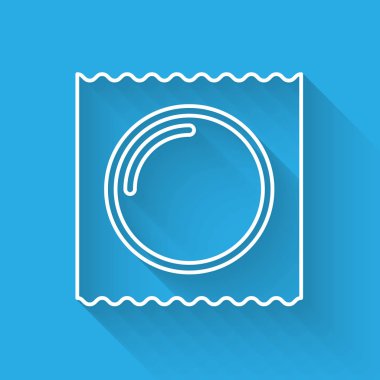 Beyaz çizgi prezervatif paket güvenli seks simgesi uzun gölge ile izole. Güvenli aşk sembolü. Erkek için kontraseptif yöntem. Vektör Illustration