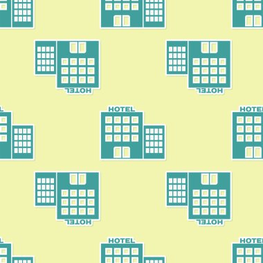 Yeşil otel bina simgesi sarı arka planda izole Dikişsiz desen. Vektör Illustration