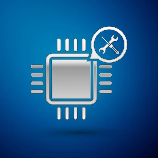 Processador de prata com chave de fenda e ícone de chave de fenda isolado no fundo azul. Ajuste, serviço, configuração, manutenção, reparação, fixação. Ilustração vetorial — Vetor de Stock