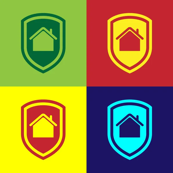 Цветной дом под защитой значок изолирован на цветном фоне. Дом и щит. Защита, безопасность, безопасность, защита, концепция обороны. Векторная миграция — стоковый вектор