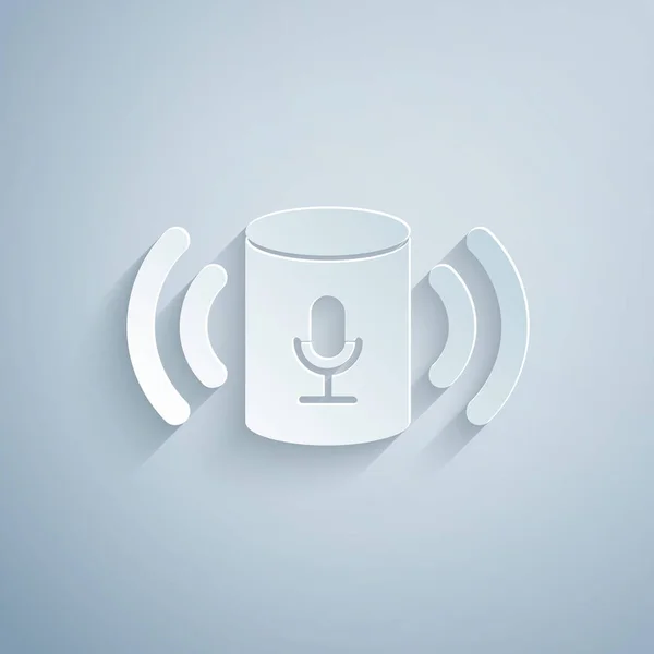 Taglio carta Icona assistente vocale isolata su sfondo grigio. Interfaccia utente di controllo vocale altoparlante intelligente. Stile cartaceo. Illustrazione vettoriale — Vettoriale Stock