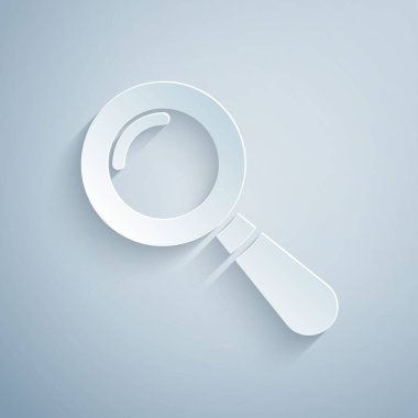 Kağıt kesiği büyüteç simgesi gri arkaplanda izole edilmiş. Arama, odaklanma, yakınlaştırma, iş sembolü. Kağıt sanatı tarzı. Vektör İllüstrasyonu