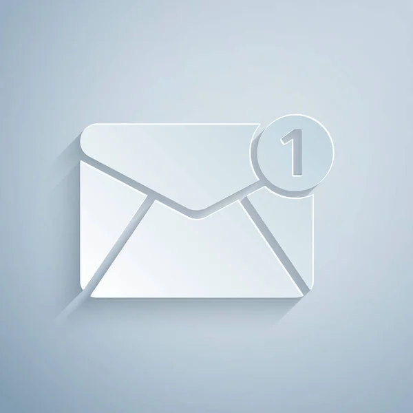 Kağıt kesme Zarf simgesi gri arka planda yalıtılmış. Alınan ileti kavramı. Yeni, e-posta gelen mesaj, sms. Posta teslimat hizmeti. Kağıt sanat tarzı. Vektör İllüstrasyonu — Stok Vektör