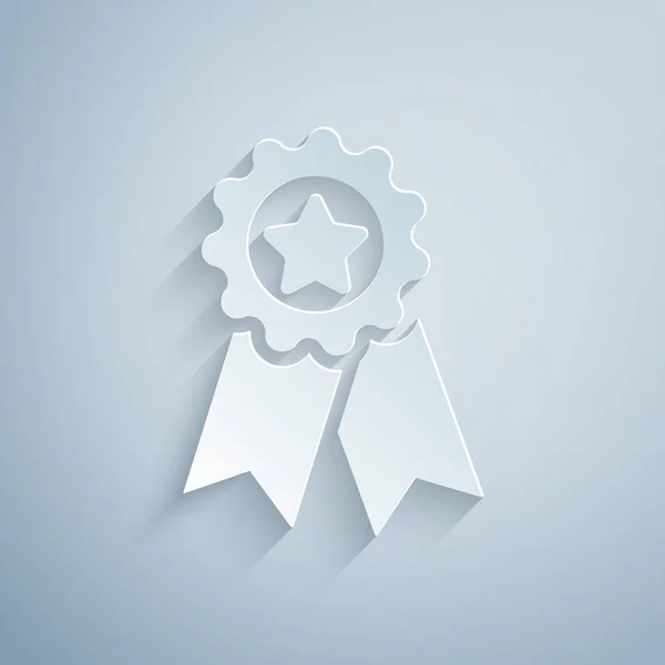 Medalla de papel con icono de estrella aislado sobre fondo gris. Signo de logro del ganador. Medalla de premio. Estilo de arte de papel. Ilustración vectorial — Archivo Imágenes Vectoriales