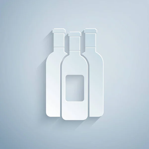 Papírový střih Láhve vína ikony izolované na šedém pozadí. Papírový styl. Vektorová ilustrace — Stockový vektor