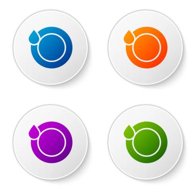 Beyaz arka planda izole renkli yıkama yemekleri simgesi. Tabak ve sünger. Temizlik bulaşıkları simgesi. Bulaşık makinesi tabelası. Masa takımı işaretini temizleyin. Simgeleri daire düğmelerine ayarlayın. Vektör İllüstrasyonu