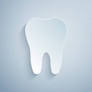 Kağıt kesiği Diş simgesi gri arkaplanda izole edildi. Diş hekimliği kliniği veya diş hekimliği merkezi ve diş macunu paketi için diş sembolü. Kağıt sanatı tarzı. Vektör İllüstrasyonu