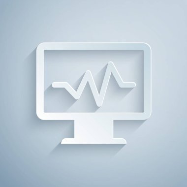 Gri arkaplanda kardiyogram simgesi olan kağıt kesiği bilgisayar monitörü. Simge denetleniyor. Kalp atışı elle çizilmiş EKG monitörü. Kağıt sanatı tarzı. Vektör İllüstrasyonu