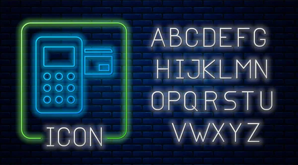 Leuchtendes Neon-Pos-Terminal mit eingelegtem Kreditkartensymbol isoliert auf Ziegelwand-Hintergrund. Zahlungsterminal Transaktion. Neonlicht-Alphabet. Vektorillustration — Stockvektor