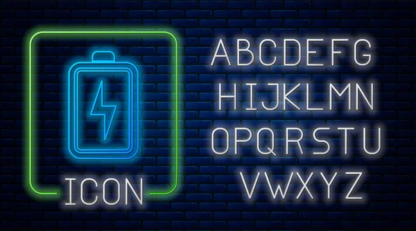 Glowing neon Battery icon isolated on brick wall background. Lightning bolt symbol. Neon light alphabet. Vector Illustration — Stock Vector