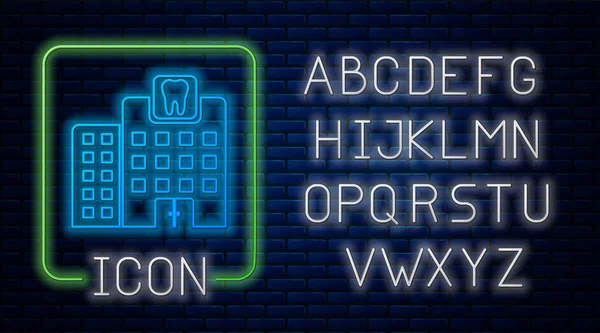 Сяючий неоновий значок стоматологічної клініки ізольований на фоні цегляної стіни. Символ центру стоматології. Неоновий легкий алфавіт. Векторна ілюстрація — стоковий вектор
