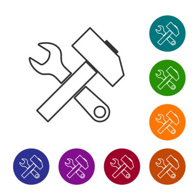Gri çizgi beyaz arka planda izole çekiç ve anahtar simgesi çapraz. Donanım araçları. Renk daire düğmelerinde simgeyi ayarlayın. Vektör Illustration