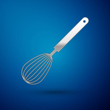 Gümüş Mutfak çırpma simgesi mavi arka plan üzerinde izole. Pişirme aleti, yumurta çırpıcı. Çatal bıçak takımı işareti. Gıda karışımı sembolü. Vektör İllüstrasyonu