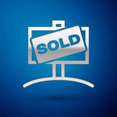 Metin Satılmış simgesi mavi arka planda yalıtılmış ile Gümüş Asılı işareti. Satılan etiket. Satılan tabela. Vektör İllüstrasyonu