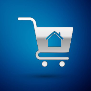 Mavi arka plan üzerinde izole ev simgesi ile Gümüş Alışveriş sepeti. Ev konsepti satın alın. Ev kredisi konsepti, kira, mülk satın alma. Vektör İllüstrasyonu