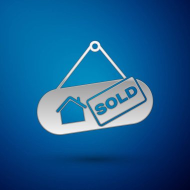 Metin Satılmış simgesi mavi arka planda yalıtılmış ile Gümüş Asılı işareti. Satılan etiket. Satılan tabela. Vektör İllüstrasyonu