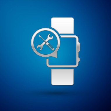 Mavi arka planda yalıtılmış tornavida ve anahtar simgesi ile Silver SmartWatch. Ayarlama, hizmet, ayarlama, bakım, onarım, sabitleme. Vektör Illustration