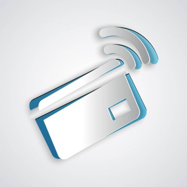 Kağıt kesme Temassız ödeme nfc kart simgesi gri arka plan üzerinde izole ile. Radyo dalga işareti olan kart. Kredi kartı ödemesi. Kağıt sanat tarzı. Vektör İllüstrasyonu