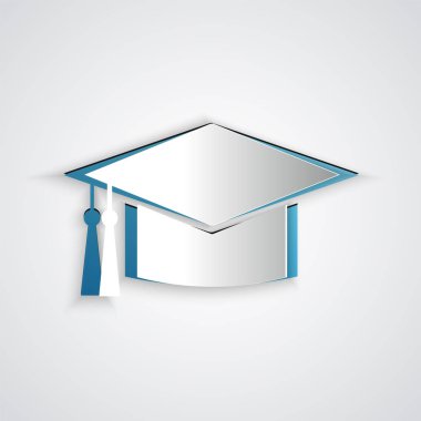 Kağıt kesiği, gri arkaplanda ayrıştırılmış mezuniyet başlığı simgesi. Tassel ikonlu mezuniyet şapkası. Kağıt sanatı tarzı. Vektör İllüstrasyonu