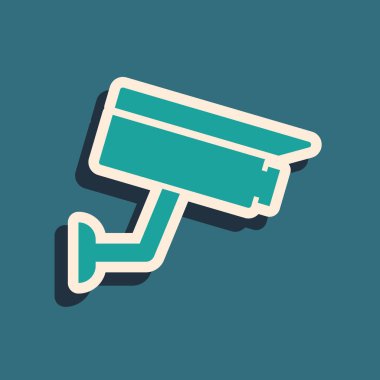 Yeşil Güvenlik kamera simgesi mavi arka planda yalıtılmış. Uzun gölge stili. Vektör İllüstrasyonu