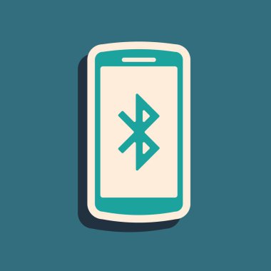 Mavi arka planda izole bluetooth sembolü simgesi ile Yeşil Smartphone. Uzun gölge stili. Vektör İllüstrasyonu