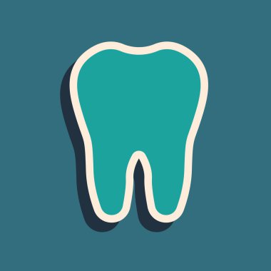 Mavi arka planda yalıtılmış Yeşil Diş simgesi. Diş hekimliği kliniği veya diş hekimi tıp merkezi ve diş macunu paketi için diş sembolü. Uzun gölge stili. Vektör İllüstrasyonu