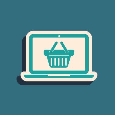 Mavi arka planda yalıtılmış ekran dizüstü bilgisayar simgesinde Yeşil Alışveriş sepeti. Konsept e-ticaret, e-iş, online iş pazarlama. Uzun gölge stili. Vektör İllüstrasyonu