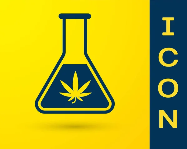 Tubo de ensayo Blue Chemical con marihuana o icono de hoja de cannabis aislado sobre fondo amarillo. Concepto de investigación. Concepto de aceite de CBD de laboratorio. Ilustración vectorial — Vector de stock