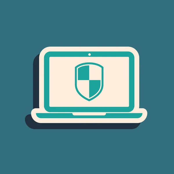Laptop verde protegido con icono de escudo aislado sobre fondo azul. Seguridad en Internet. Seguridad de PC, tecnología de firewall, seguridad de privacidad. Estilo de sombra larga. Ilustración vectorial — Archivo Imágenes Vectoriales