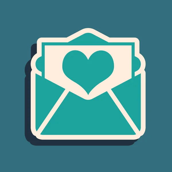 Envelope verde com ícone coração Valentine isolado no fundo azul. Carta de amor e romance. Estilo de sombra longo. Ilustração vetorial —  Vetores de Stock