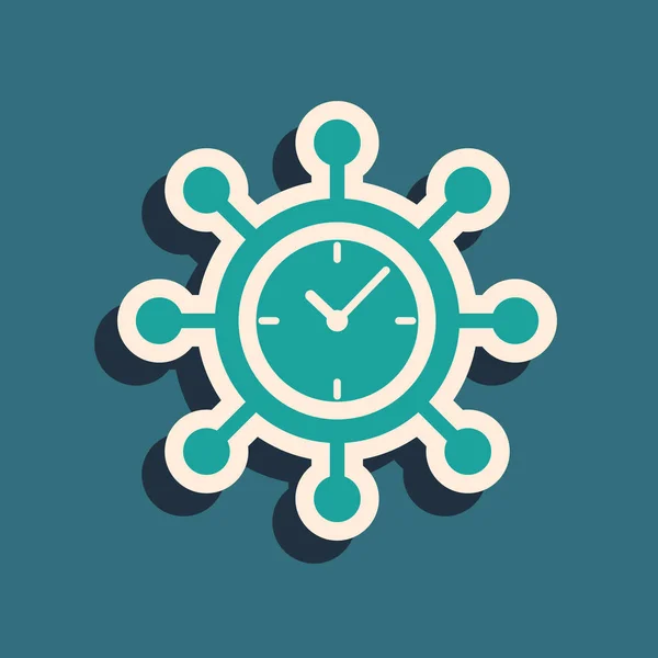 Reloj verde y engranaje icono aislado sobre fondo azul. Símbolo de gestión del tiempo. Concepto de negocio. Hub y radios e icono de reloj sólido. Estilo de sombra larga. Ilustración vectorial — Vector de stock