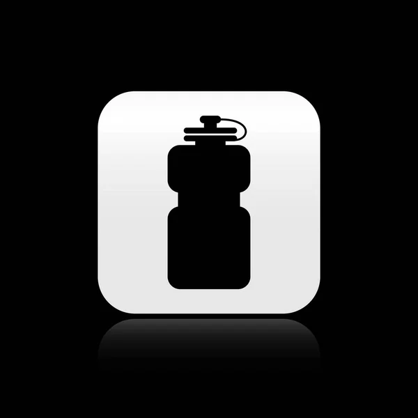 Svart Sportflaska med vatten ikon isolerad på svart bakgrund. Silver fyrkantig knapp. Vektor illustration — Stock vektor