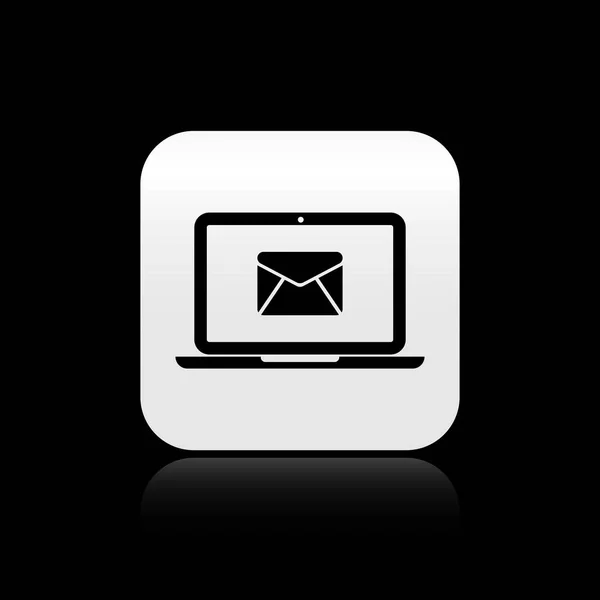 Laptop negro con sobre y correo electrónico abierto en el icono de la pantalla aislado en el fondo negro. Email marketing, conceptos de publicidad en Internet. Botón cuadrado plateado. Ilustración vectorial — Archivo Imágenes Vectoriales