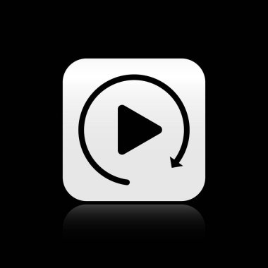 Siyah arka planda yalıtılmış basit yeniden oynatma simgesi gibi Siyah Video oynatma düğmesi. Gümüş kare düğme. Vektör İllüstrasyonu